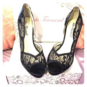GORGEOUS Like-New Black Lace Peep Toe Heels